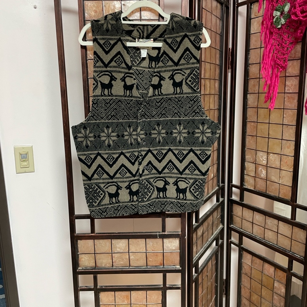 Stylish Black and Gray Patterned Vest